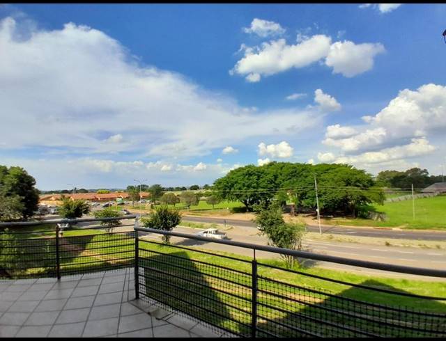 1 BEDROOM PROPERTY TO RENT IN ROOIHUISKRAAL NORTH
